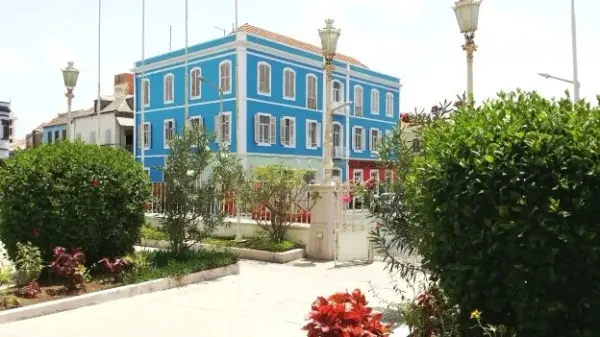 Blue historic building beside a garden in Mindelo, São Vicente
